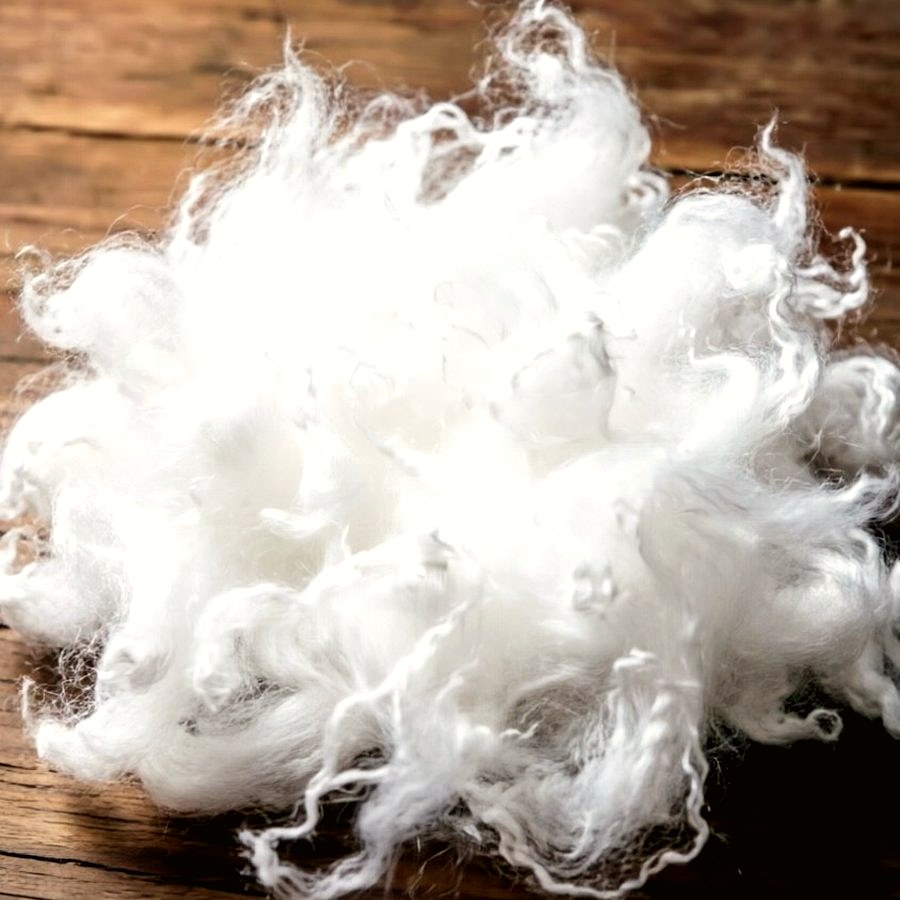 White recycled polyester staple fiber for nonwoven applications